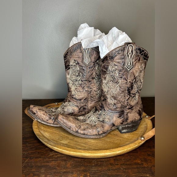 Old Gringo Brown Heeled Boots with Cream Embroidery 8.5 Butterfly - Picture 3 of 9